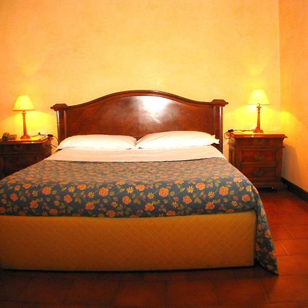 Agriturismo Cassinazza Orsenigo الغرفة الصورة