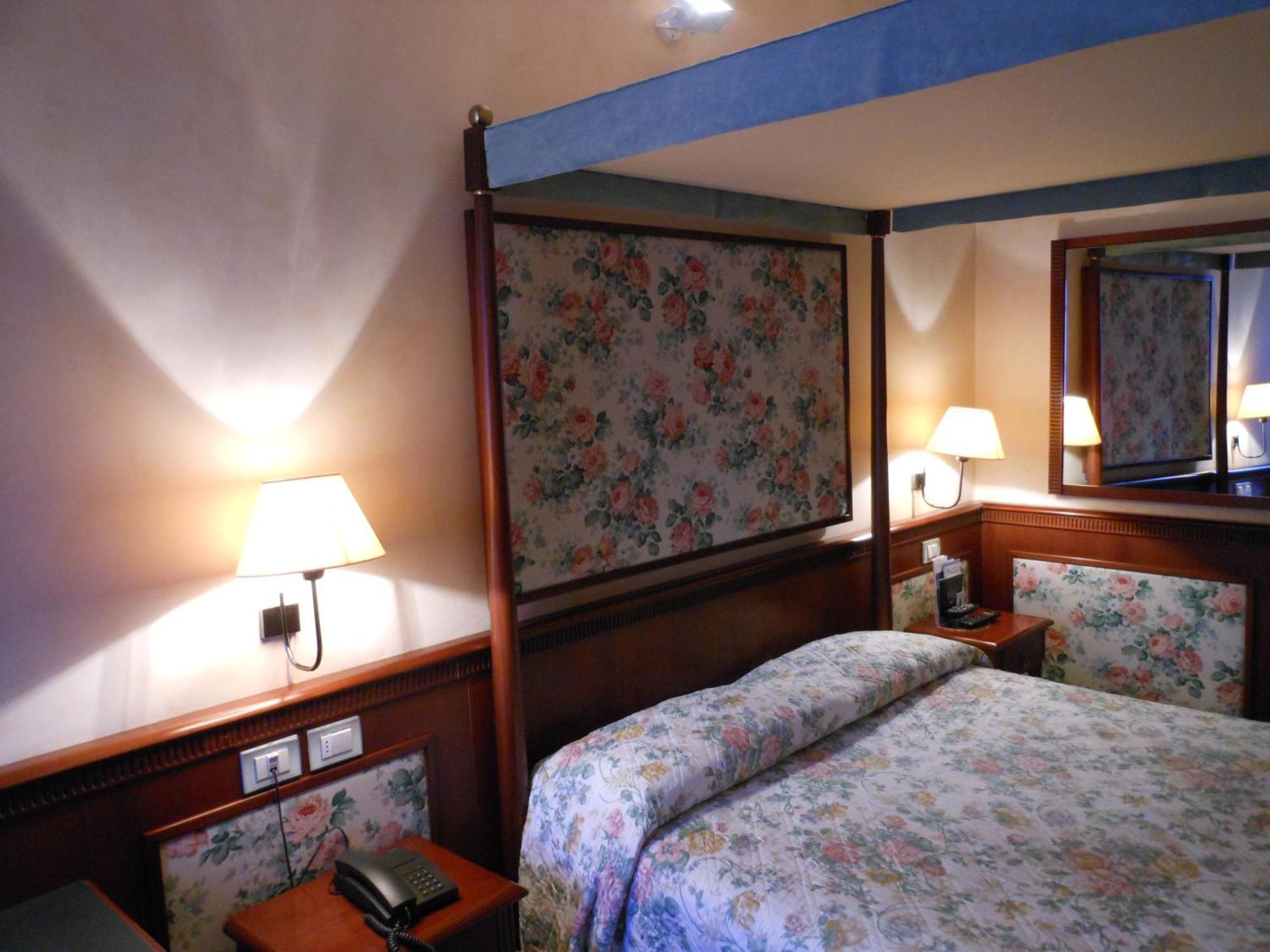 Agriturismo Cassinazza Orsenigo الغرفة الصورة