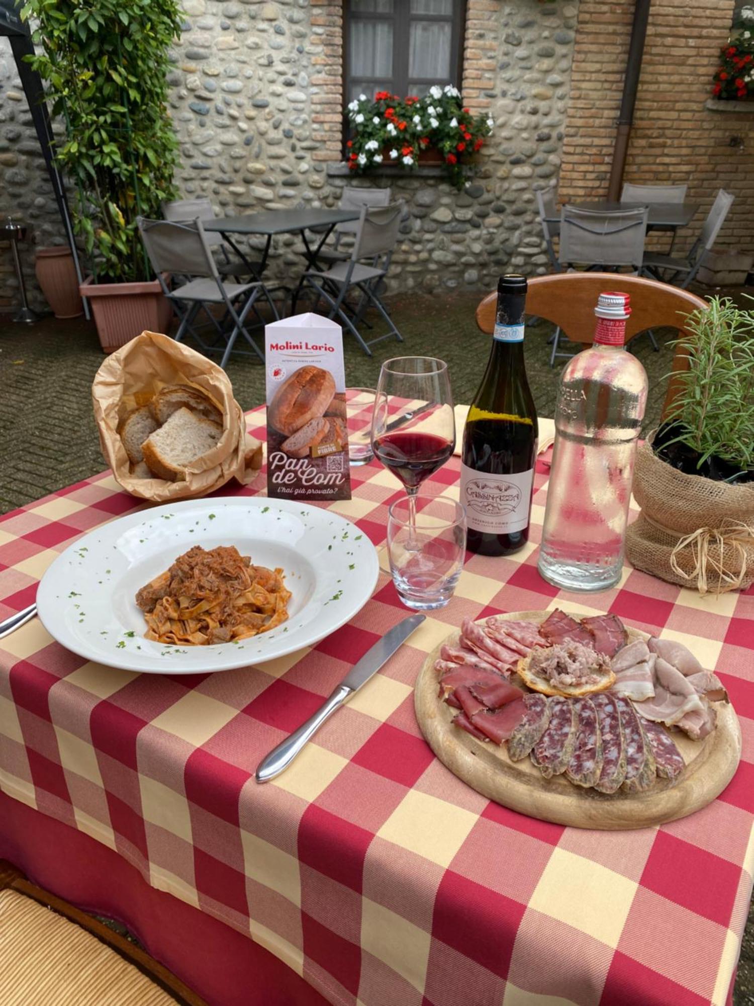 Agriturismo Cassinazza Orsenigo المظهر الخارجي الصورة
