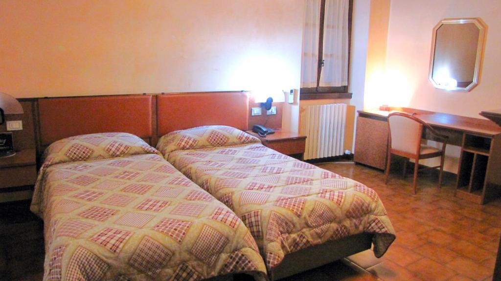 Agriturismo Cassinazza Orsenigo الغرفة الصورة