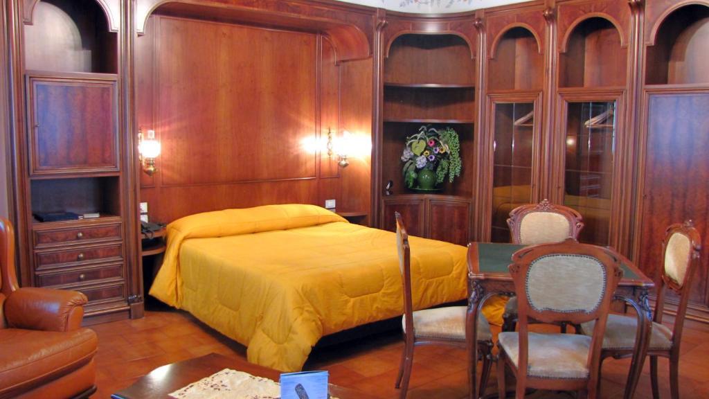 Agriturismo Cassinazza Orsenigo الغرفة الصورة