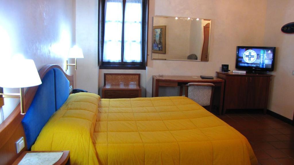 Agriturismo Cassinazza Orsenigo الغرفة الصورة